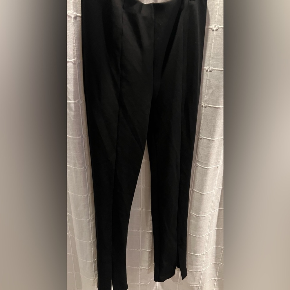Kittenish “Legs for days” slit front leggings